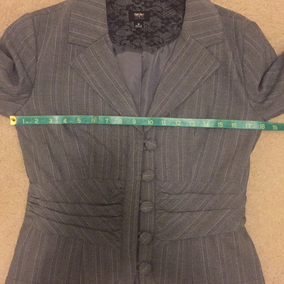 Career Fashion Blazer w/ buttons and rusching - Picture 8 of 8